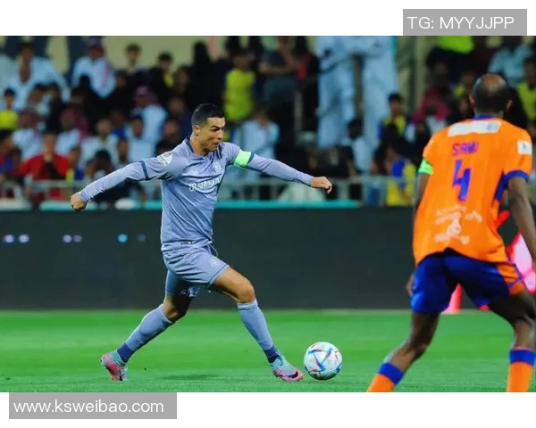 足球明星C罗加盟新俱乐部引发全球关注球迷热议未来表现与影响力